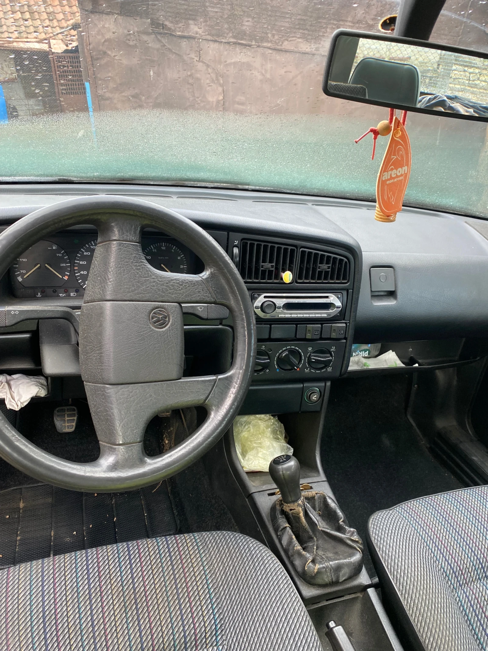 VW Passat 1.8 моноинжекция, снимка 4 - Автомобили и джипове - 54551486