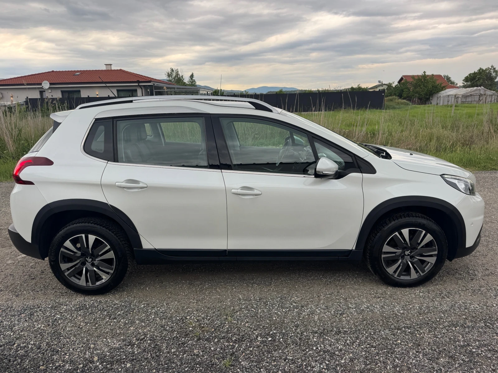 Peugeot 2008 1.2T * ALLURE* CAMERA* NAVI* , снимка 4 - Автомобили и джипове - 54609019