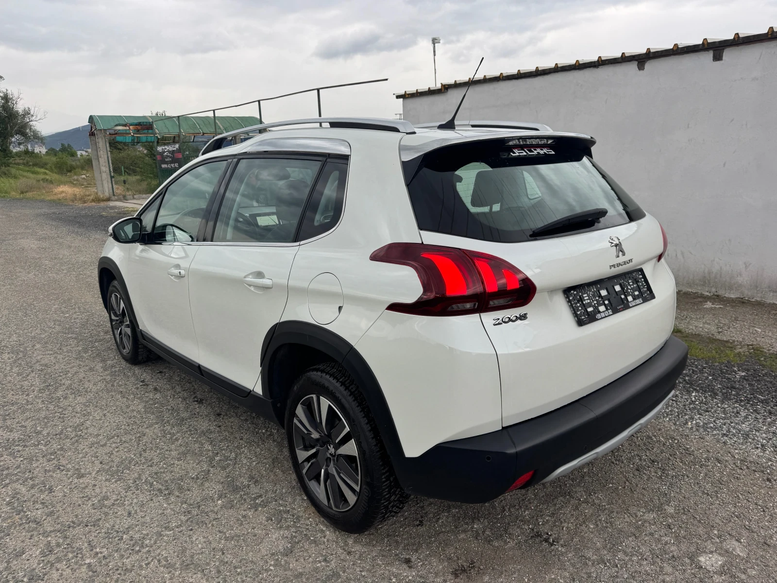 Peugeot 2008 1.2T * ALLURE* CAMERA* NAVI* , снимка 7 - Автомобили и джипове - 54609019