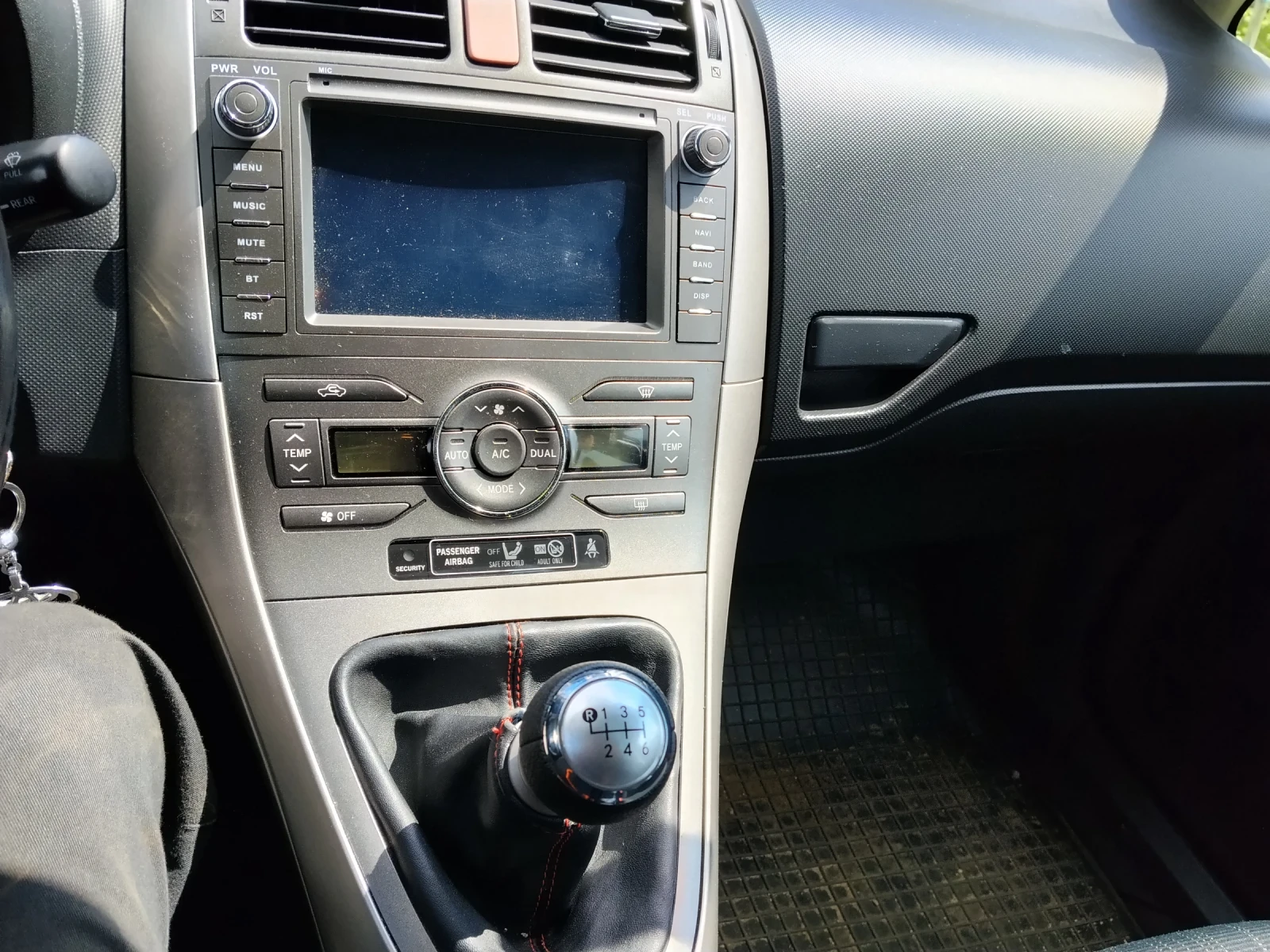 Toyota Auris, снимка 2 - Автомобили и джипове - 54982714