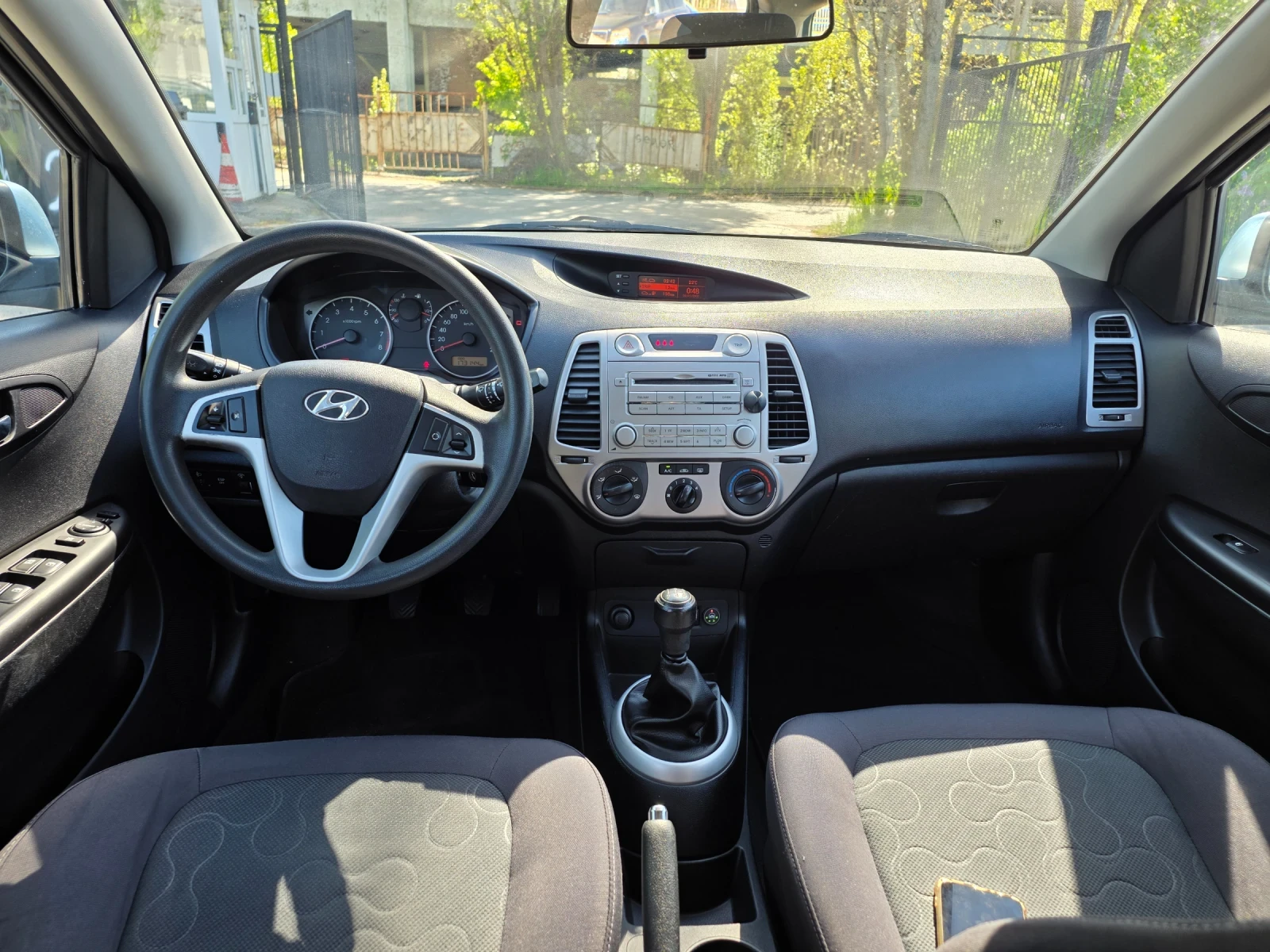 Hyundai I20 1.2 БЕНЗИН-ГАЗ/КЛИМАТИК, снимка 12 - Автомобили и джипове - 55480406