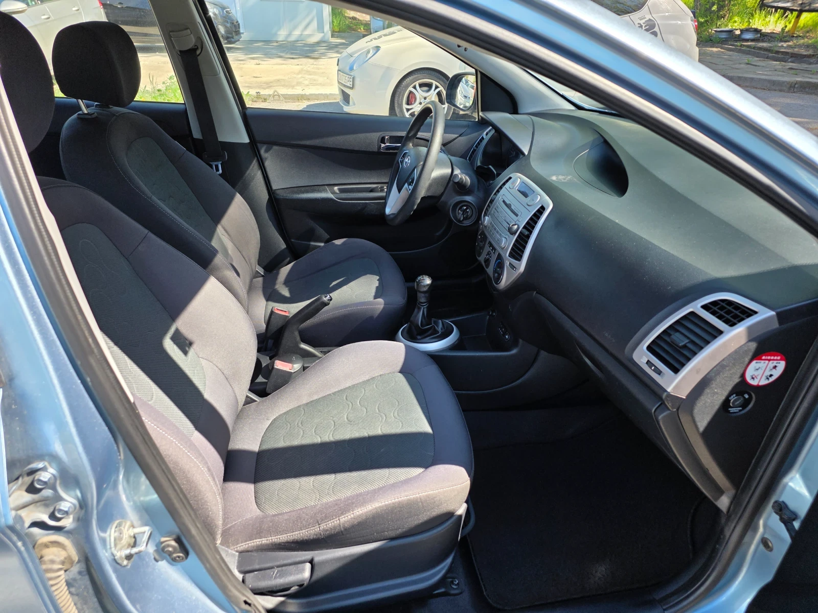 Hyundai I20 1.2 БЕНЗИН-ГАЗ/КЛИМАТИК, снимка 13 - Автомобили и джипове - 55480406