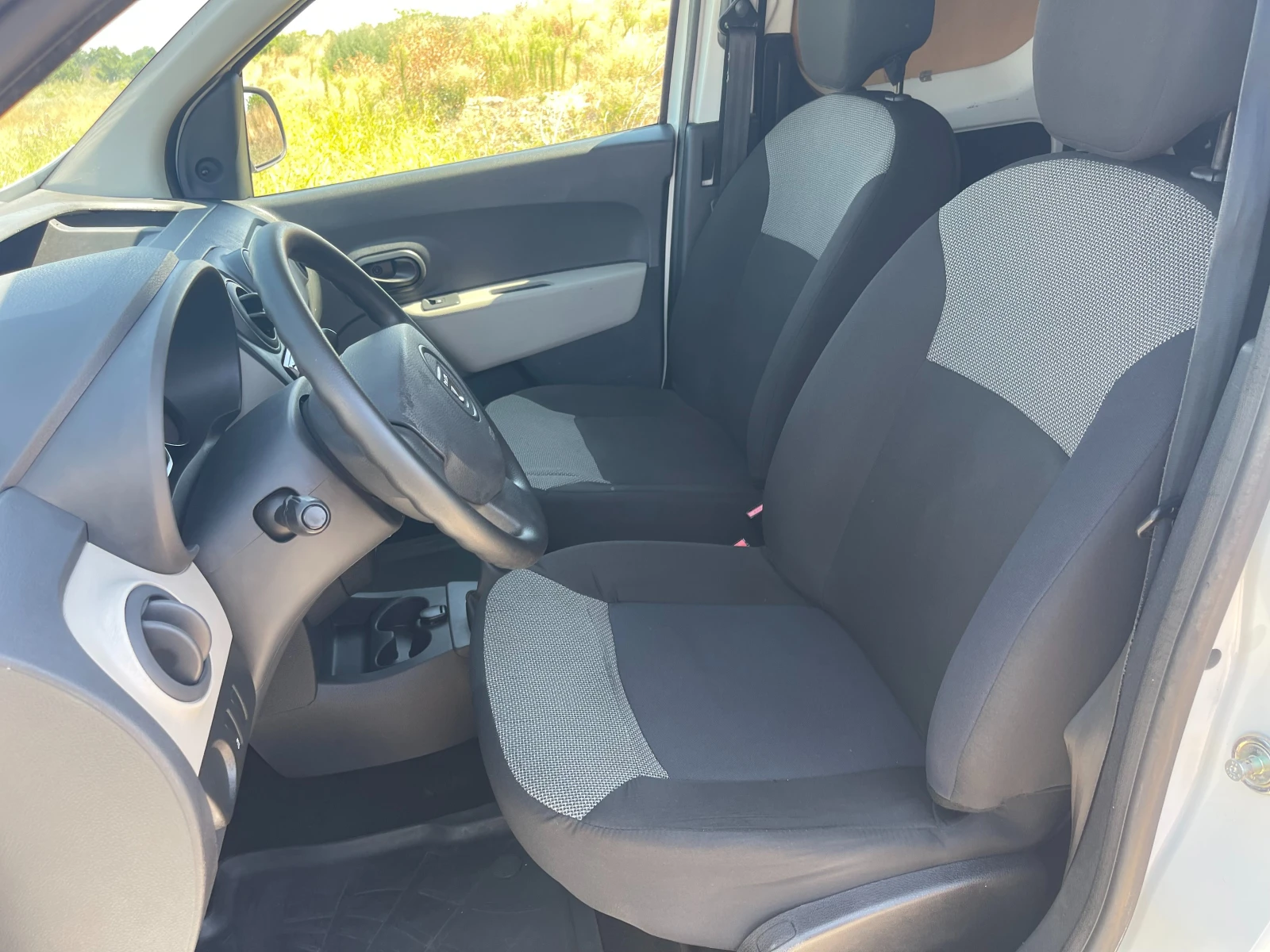 Dacia Dokker 1, 6SCe 100 Ambiance Швейцария, снимка 13 - Автомобили и джипове - 55645221