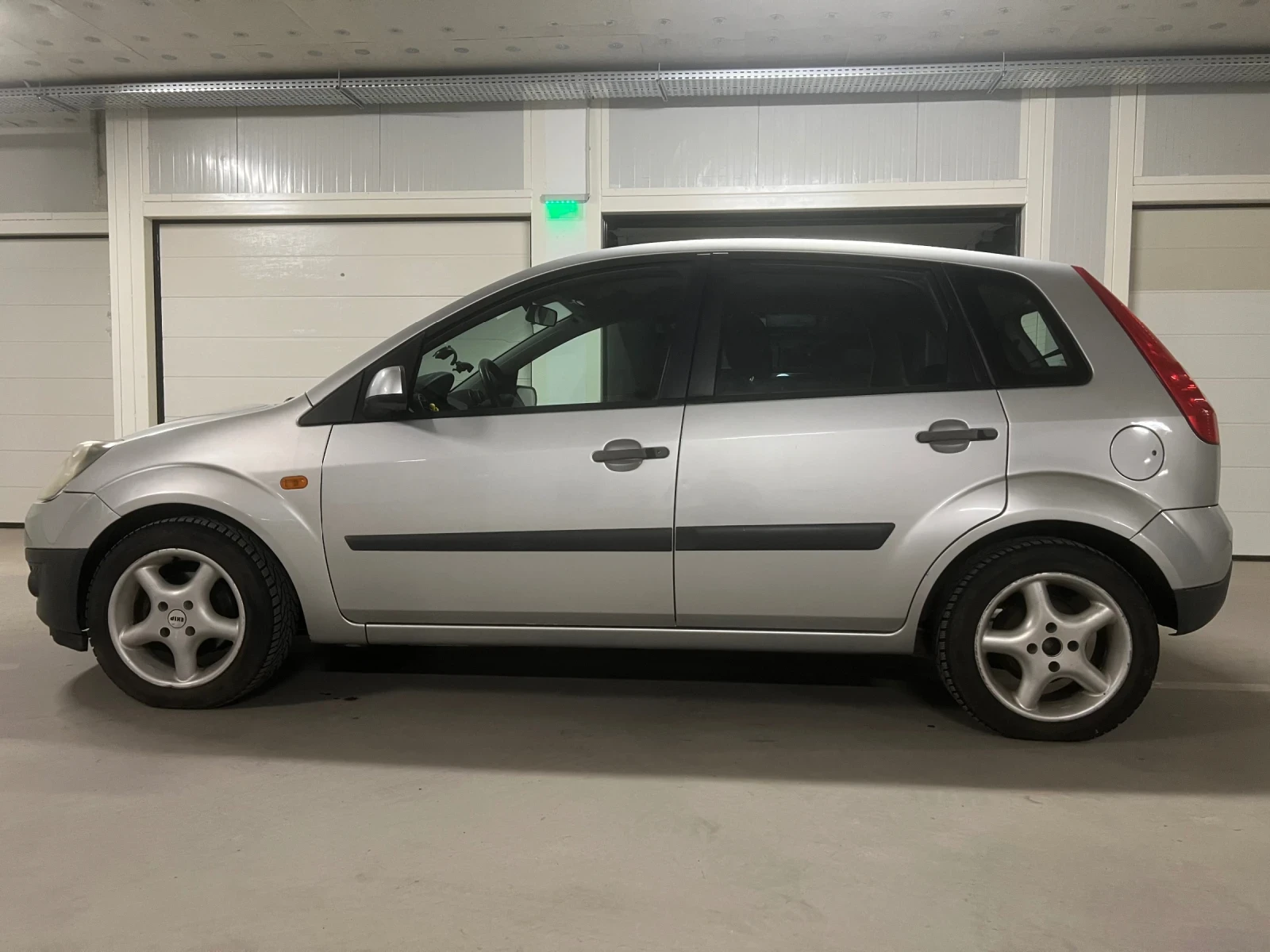 Ford Fiesta 1.4 16V, снимка 7 - Автомобили и джипове - 56137735