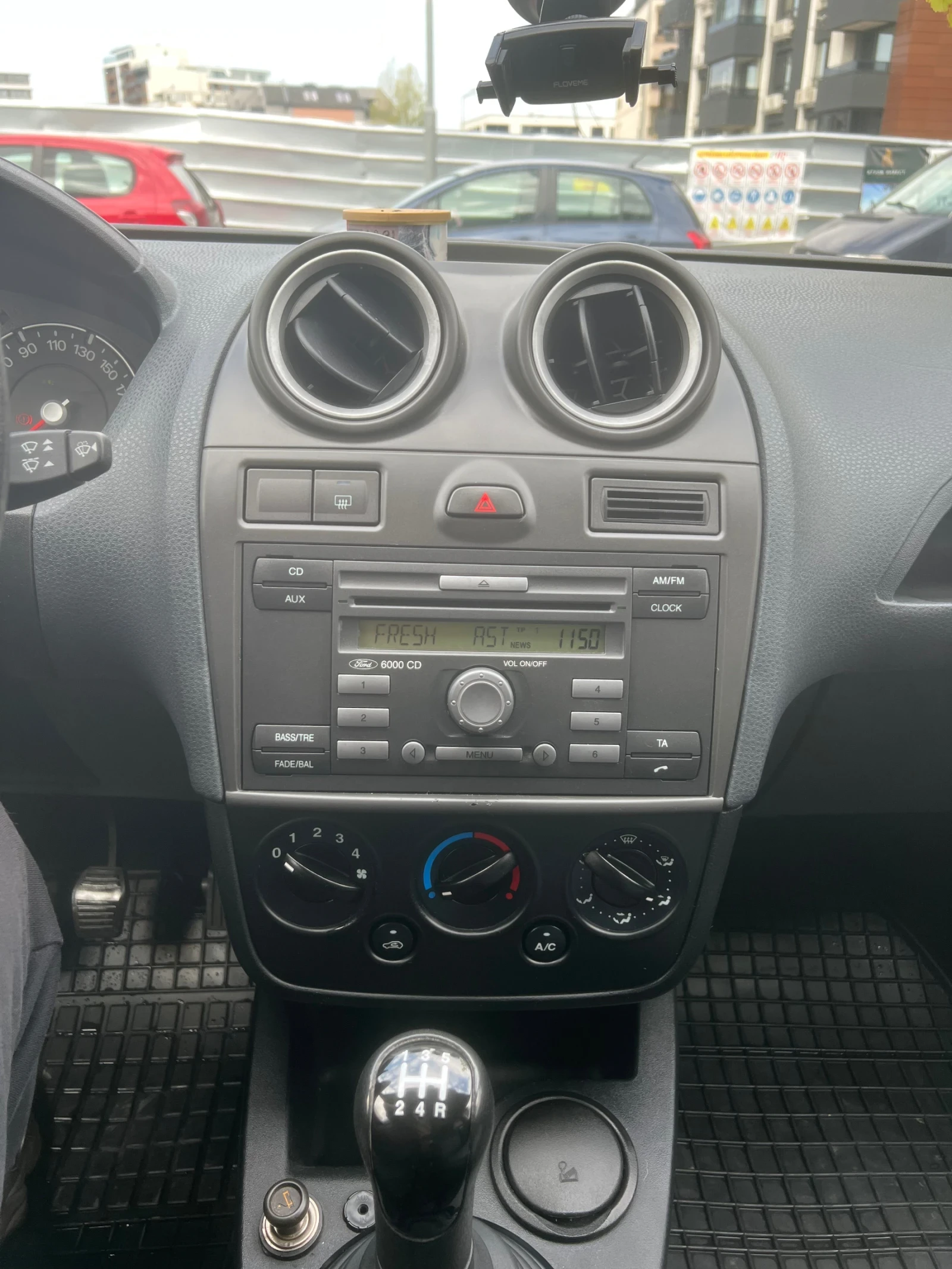 Ford Fiesta 1.4 16V, снимка 11 - Автомобили и джипове - 56137735