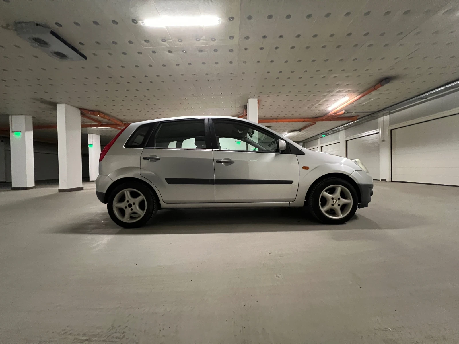 Ford Fiesta 1.4 16V, снимка 8 - Автомобили и джипове - 56137735