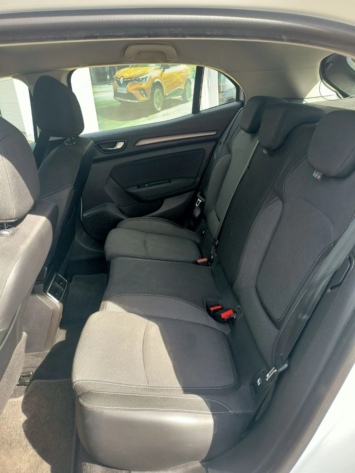 Renault Megane 1.3TCe hatch, снимка 13 - Автомобили и джипове - 56288084