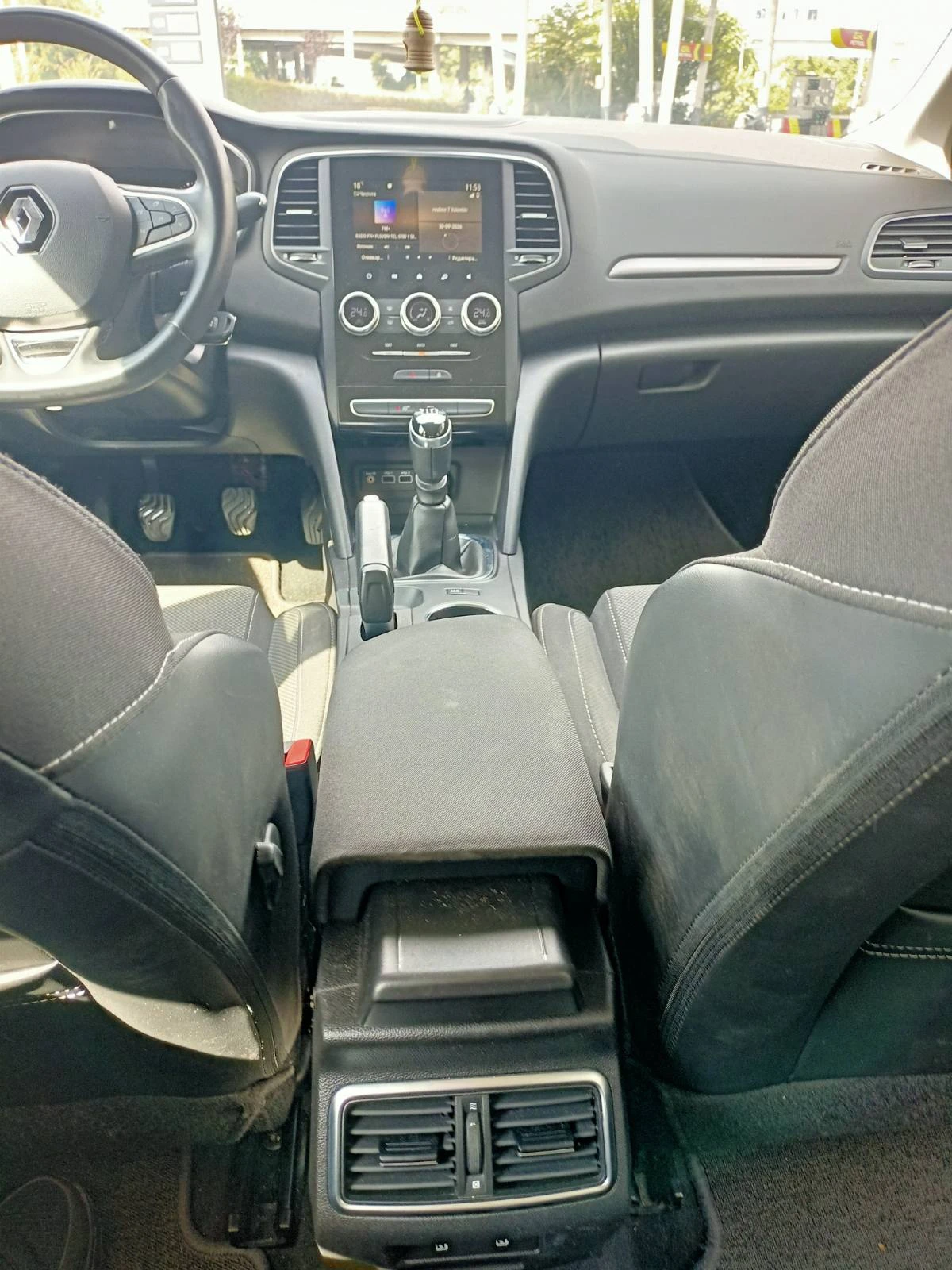 Renault Megane 1.3TCe hatch, снимка 8 - Автомобили и джипове - 56288084