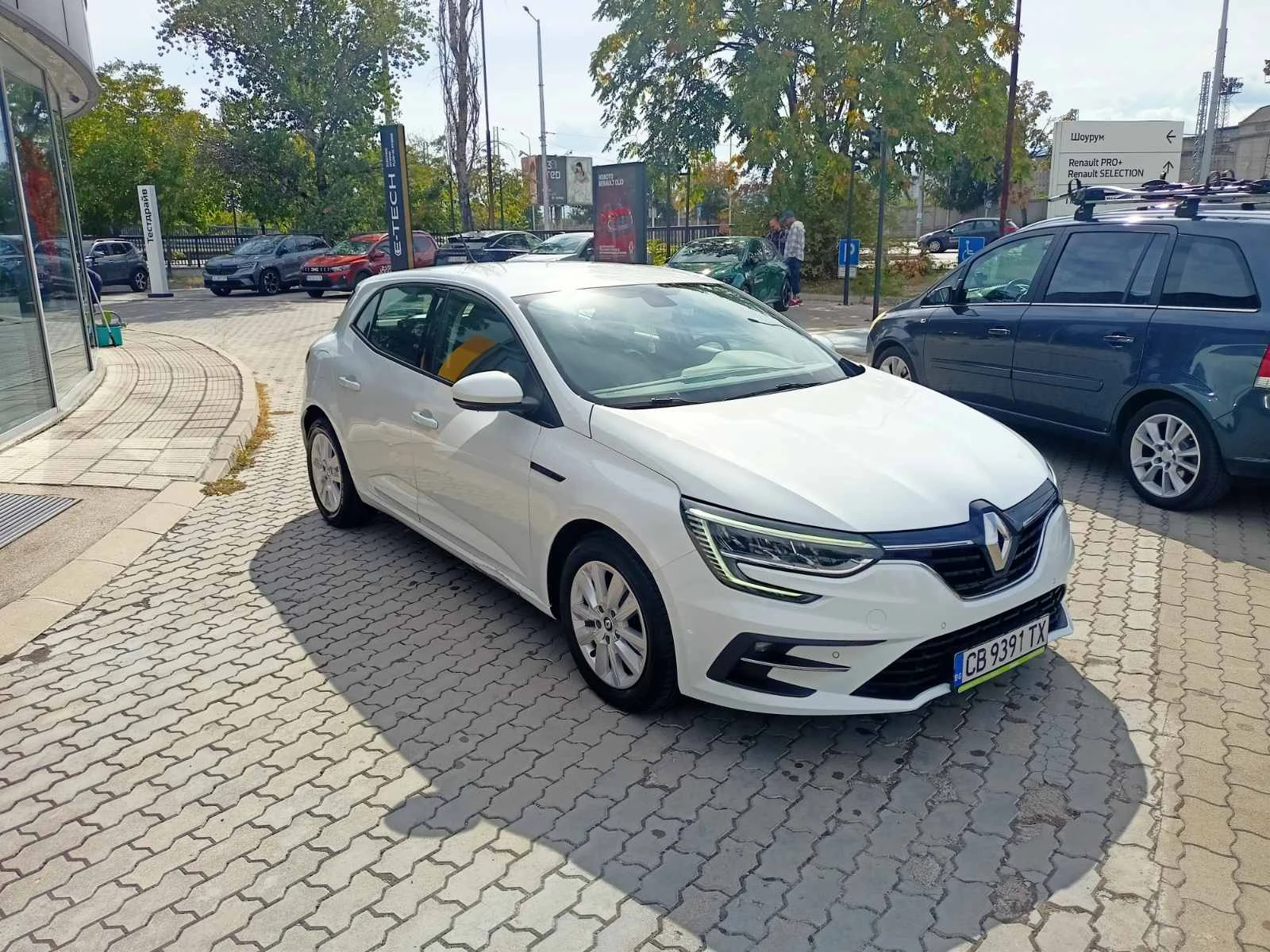 Renault Megane 1.3TCe hatch, снимка 3 - Автомобили и джипове - 56288084