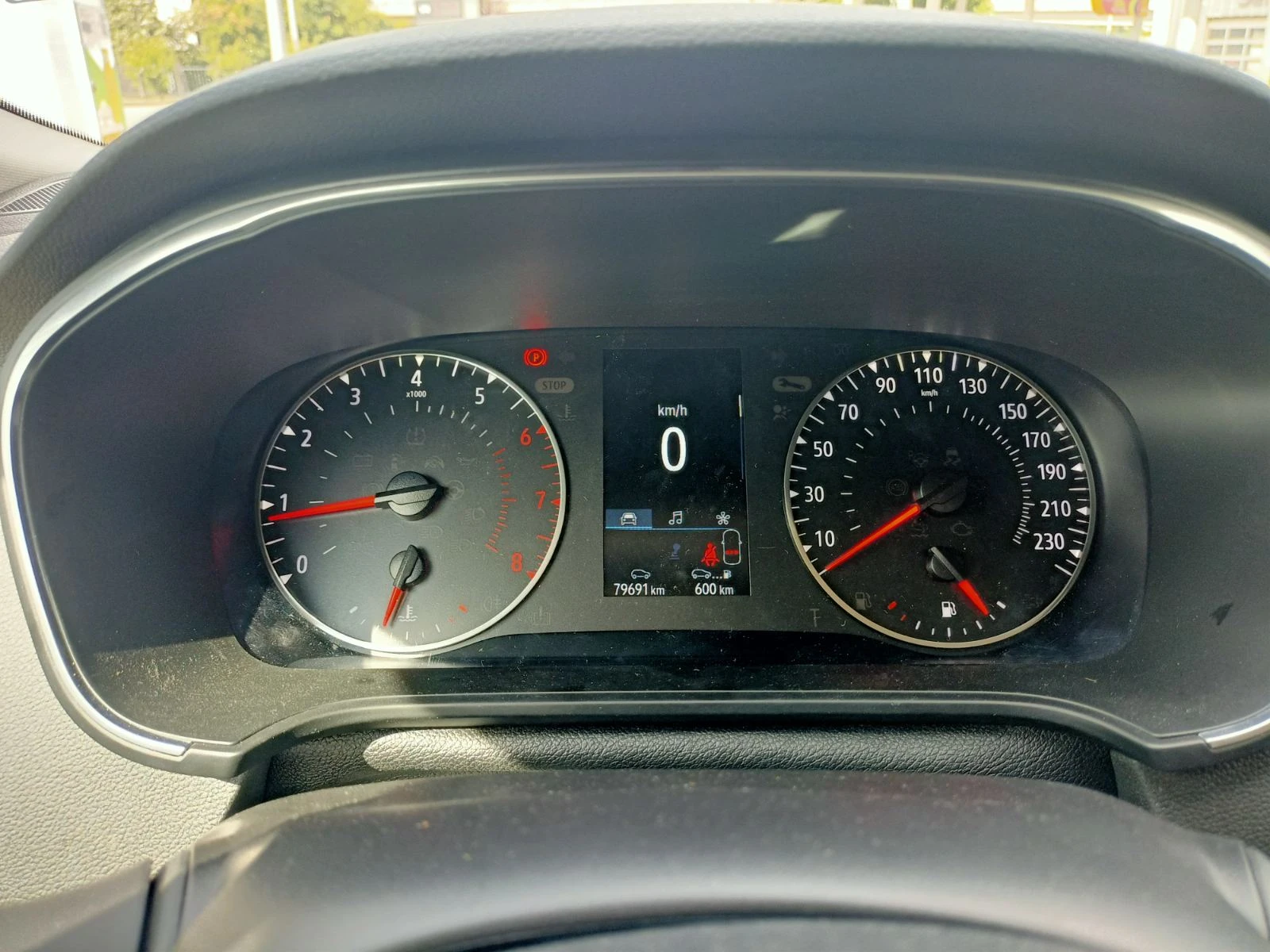 Renault Megane 1.3TCe hatch, снимка 10 - Автомобили и джипове - 56288084