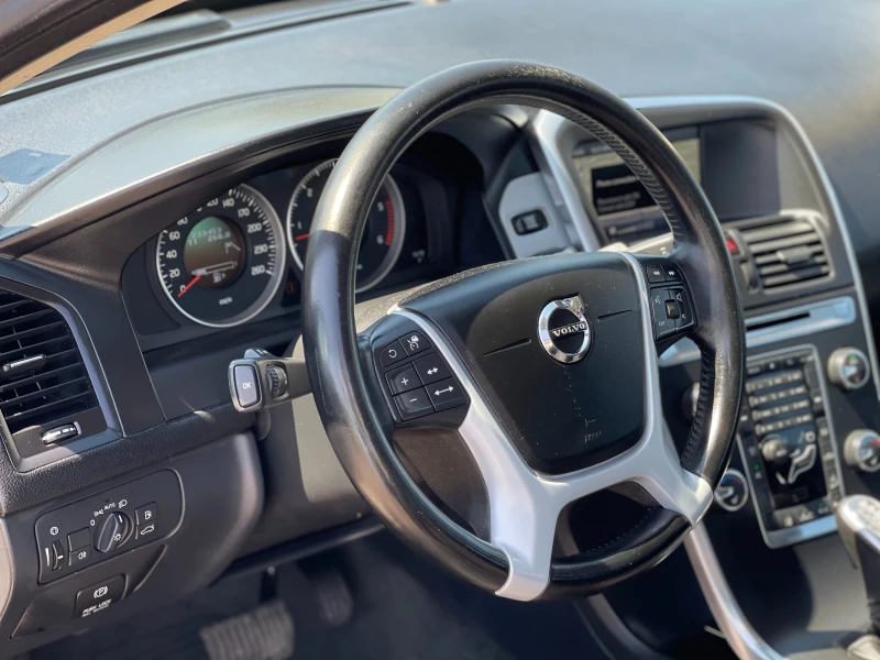 Volvo XC60 2.4D4 AWD, снимка 11 - Автомобили и джипове - 51595789