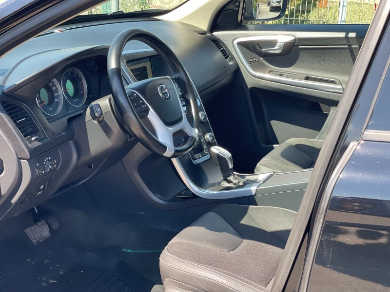 Volvo XC60 2.4D4 AWD, снимка 10 - Автомобили и джипове - 51595789