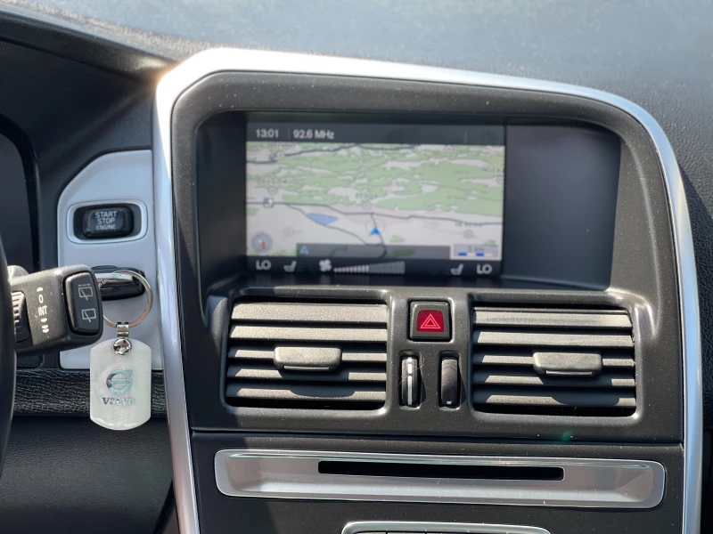 Volvo XC60 2.4D4 AWD, снимка 12 - Автомобили и джипове - 51595789