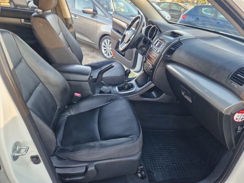 Kia Sorento 2.2CRDI/4X4/КОЖА, снимка 11 - Автомобили и джипове - 52265246