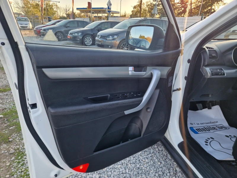 Kia Sorento 2.2CRDI/4X4/КОЖА, снимка 10 - Автомобили и джипове - 52265246
