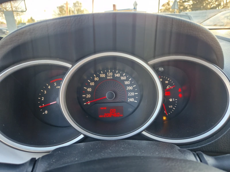 Kia Sorento 2.2CRDI/4X4/КОЖА, снимка 14 - Автомобили и джипове - 52265246