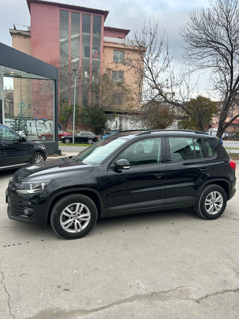 VW Tiguan 2.0 TDI, снимка 2 - Автомобили и джипове - 52296619