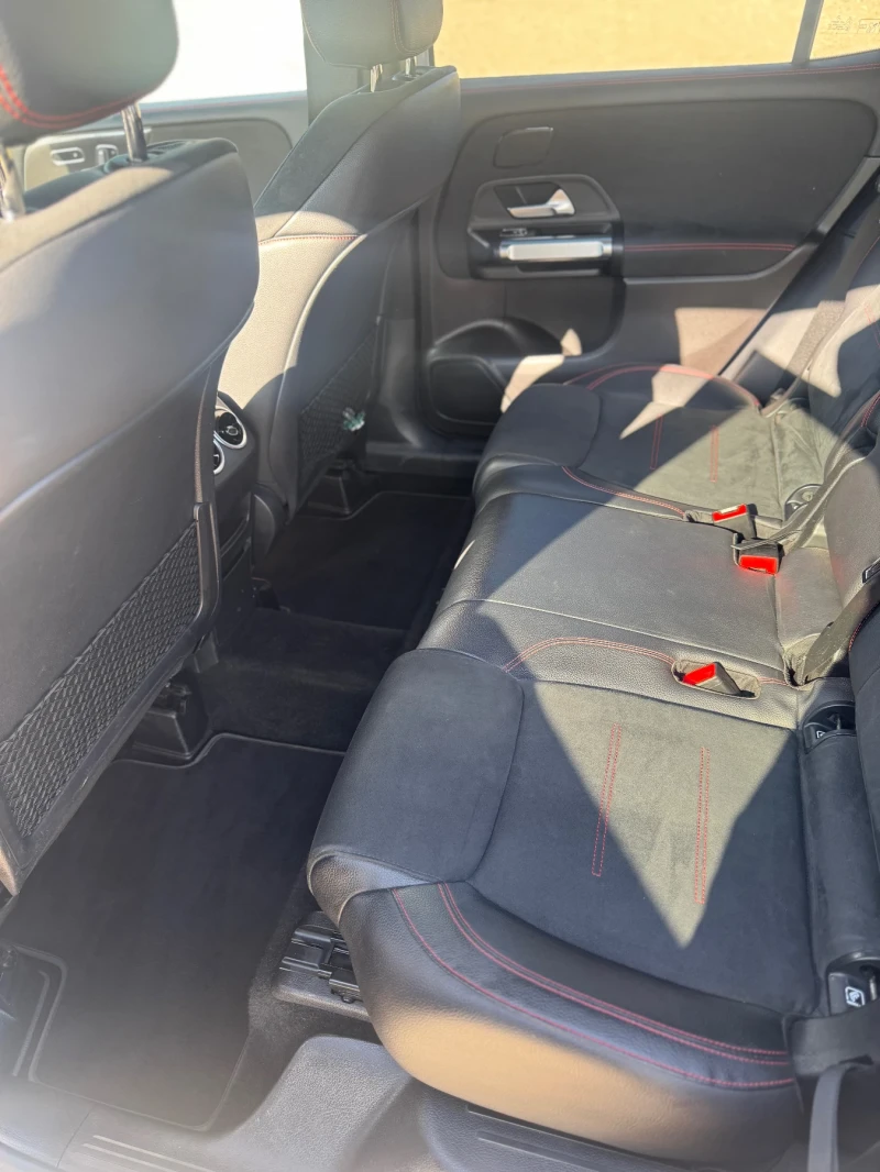 Mercedes-Benz GLB 220d 4matic 6+ 1 AMG PANORAMA, снимка 13 - Автомобили и джипове - 52391569