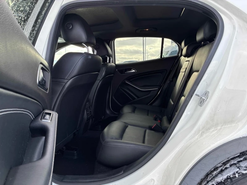 Mercedes-Benz GLA 250 * CARFAX * БЕЗ ПЪРВОНАЧАЛНА ВНОСКА, снимка 13 - Автомобили и джипове - 52714681