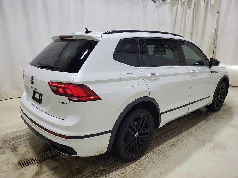 VW Tiguan COMFORTLINE R-LINE BLACK EDITION * * CARFAX * * , снимка 4 - Автомобили и джипове - 53168919