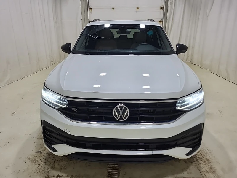 VW Tiguan COMFORTLINE R-LINE BLACK EDITION * * CARFAX * * , снимка 2 - Автомобили и джипове - 53168919