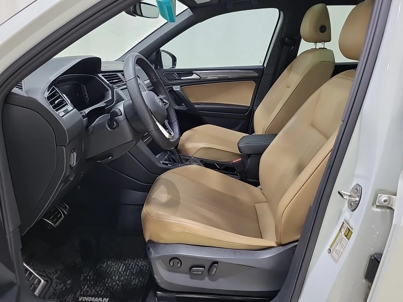 VW Tiguan COMFORTLINE R-LINE BLACK EDITION * * CARFAX * * , снимка 8 - Автомобили и джипове - 53168919