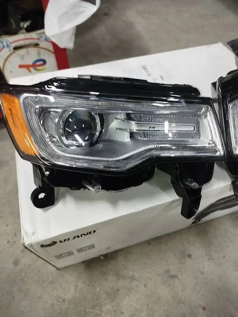 Jeep Grand cherokee 6.4 SRT!!! 2-БРОЯ НА ЧАСТИ!!!!, снимка 9 - Автомобили и джипове - 56069983