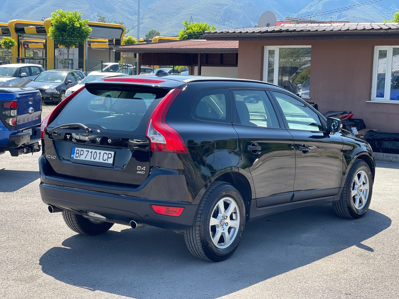 Volvo XC60 2.4D4 AWD - изображение 5