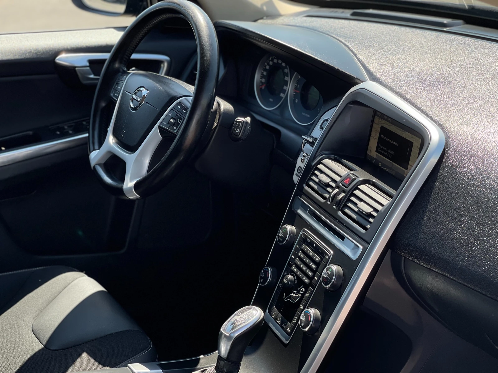 Volvo XC60 2.4D4 AWD - изображение 9
