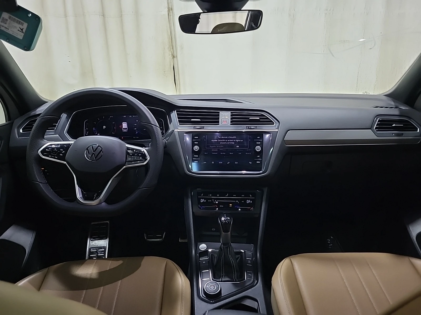 VW Tiguan COMFORTLINE R-LINE BLACK EDITION * * CARFAX * *  | Mobile.bg � ����������� 11