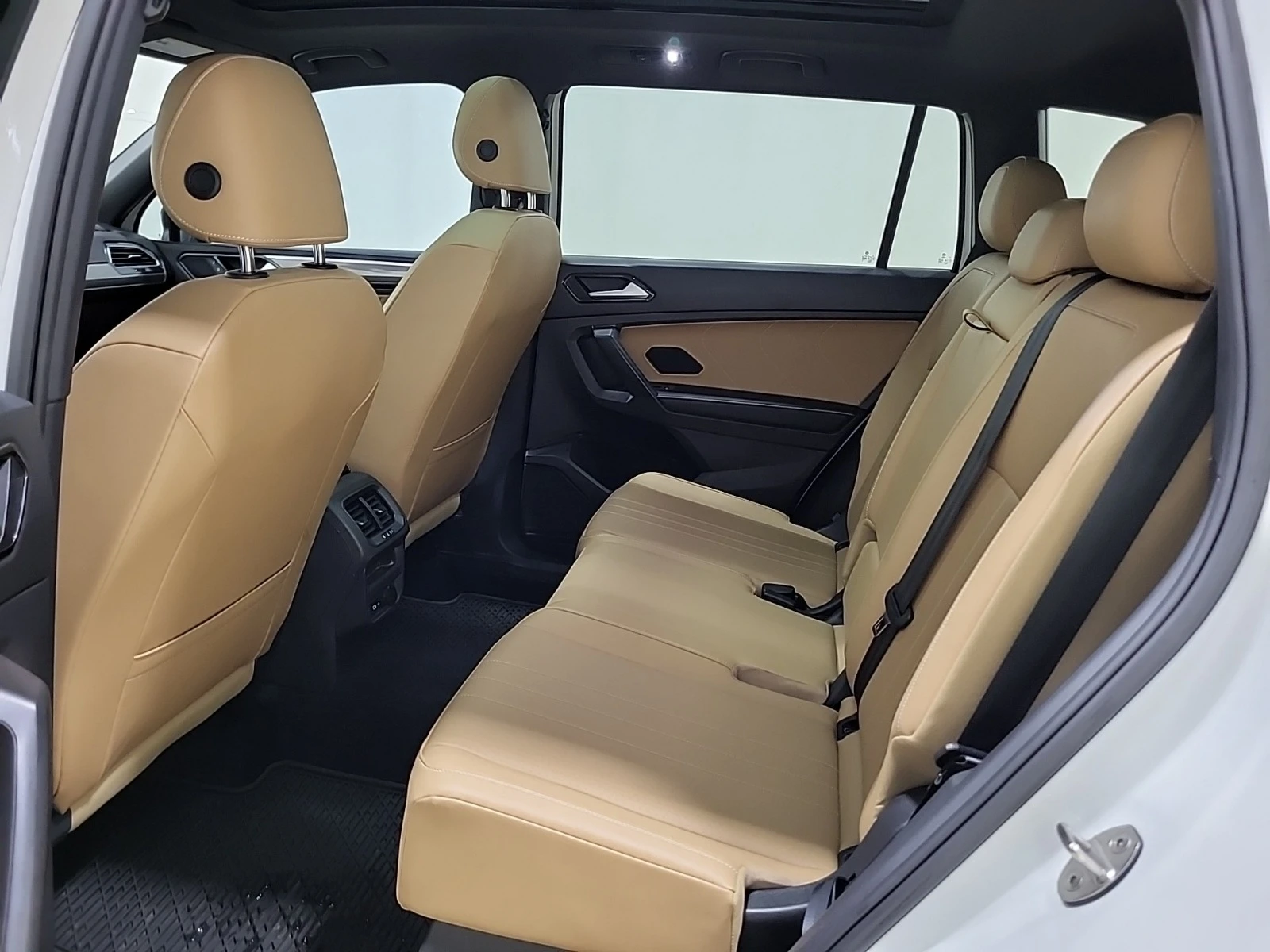 VW Tiguan COMFORTLINE R-LINE BLACK EDITION * * CARFAX * *  | Mobile.bg � ����������� 14