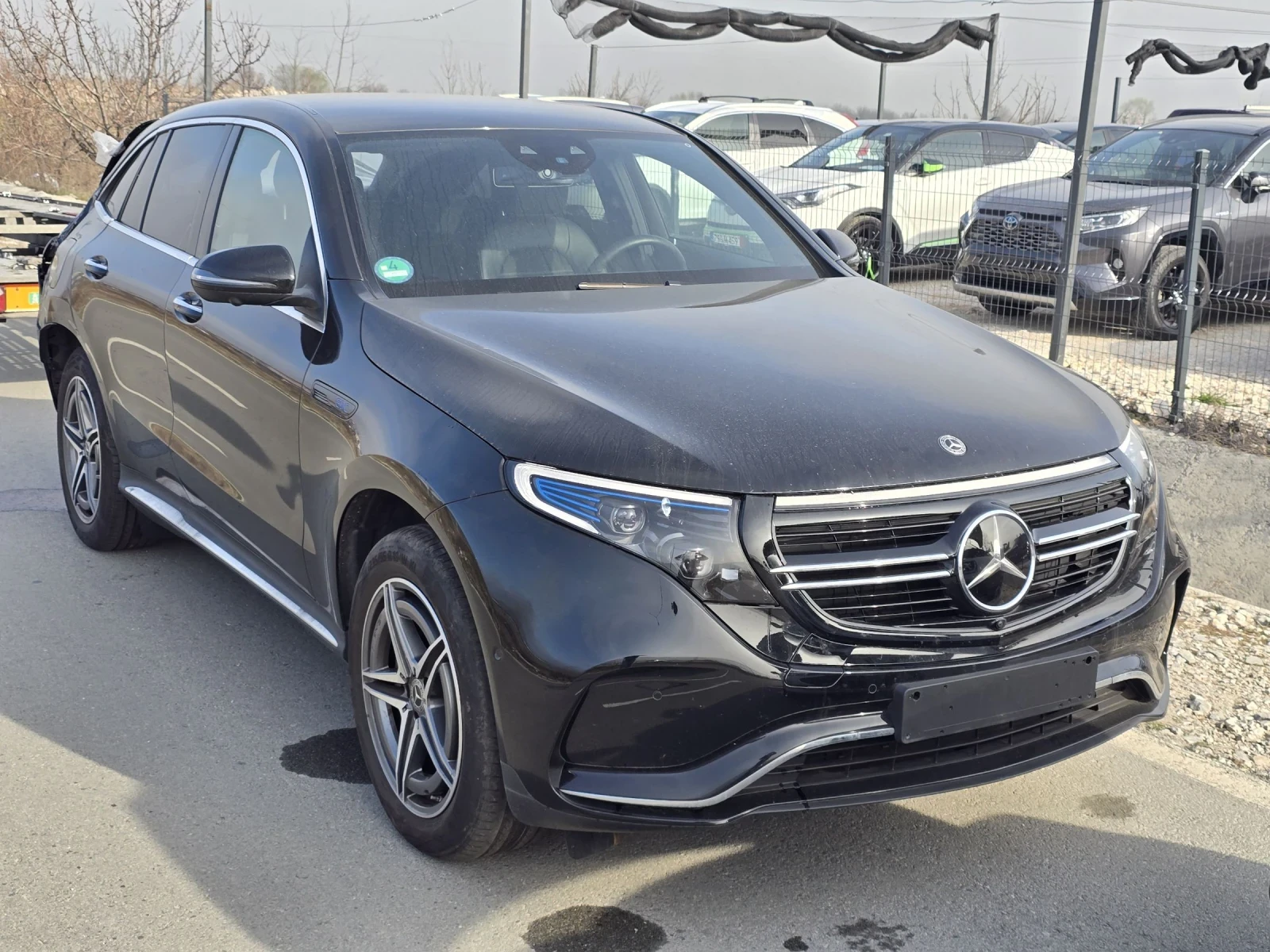 Mercedes-Benz EQC 400/4-matik/AMG-PREMIUM/40 000KM, снимка 4 - Автомобили и джипове - 53809868