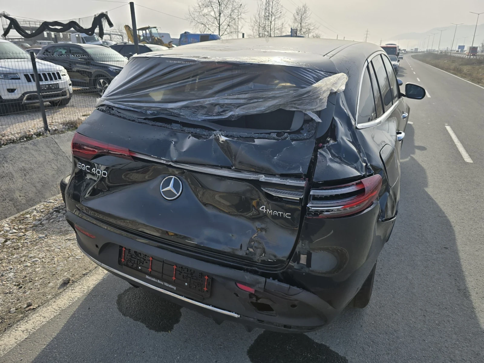 Mercedes-Benz EQC 400/4-matik/AMG-PREMIUM/40 000KM, снимка 13 - Автомобили и джипове - 53809868