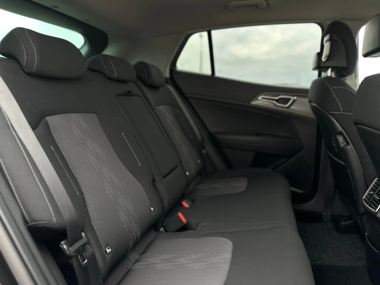 Kia Sportage / 1.6 CRDI / MILD HYBRID / 127000 KM / TOP /, снимка 11 - Автомобили и джипове - 53914751