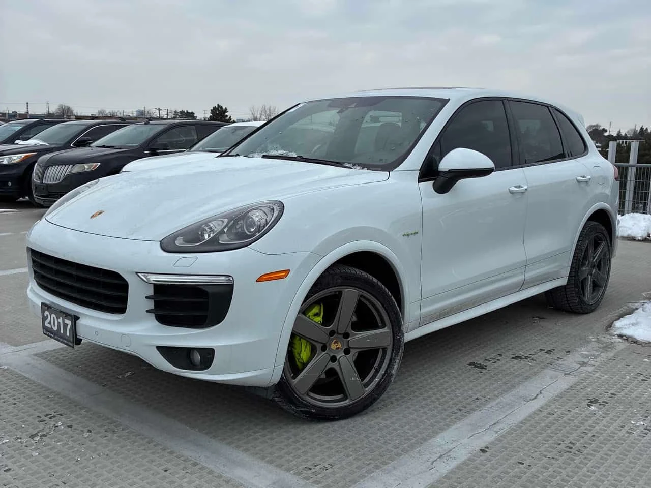 Porsche Cayenne S E Hybrid  CARFAX, снимка 2 - Автомобили и джипове - 54109896