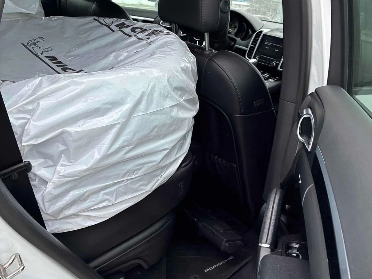 Porsche Cayenne S E Hybrid  CARFAX, снимка 14 - Автомобили и джипове - 54109896