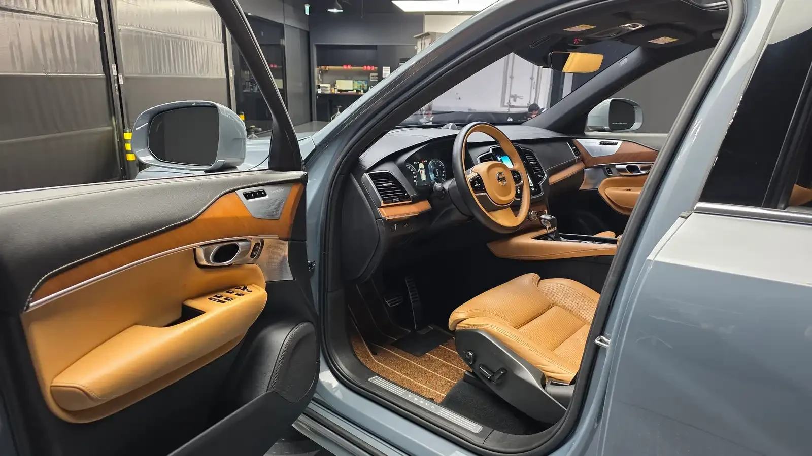 Volvo Xc90 D5 INSCRIPTION| B&W| DISTRONIC| ПАНО| 7 МЕСТНА, снимка 5 - Автомобили и джипове - 55211442
