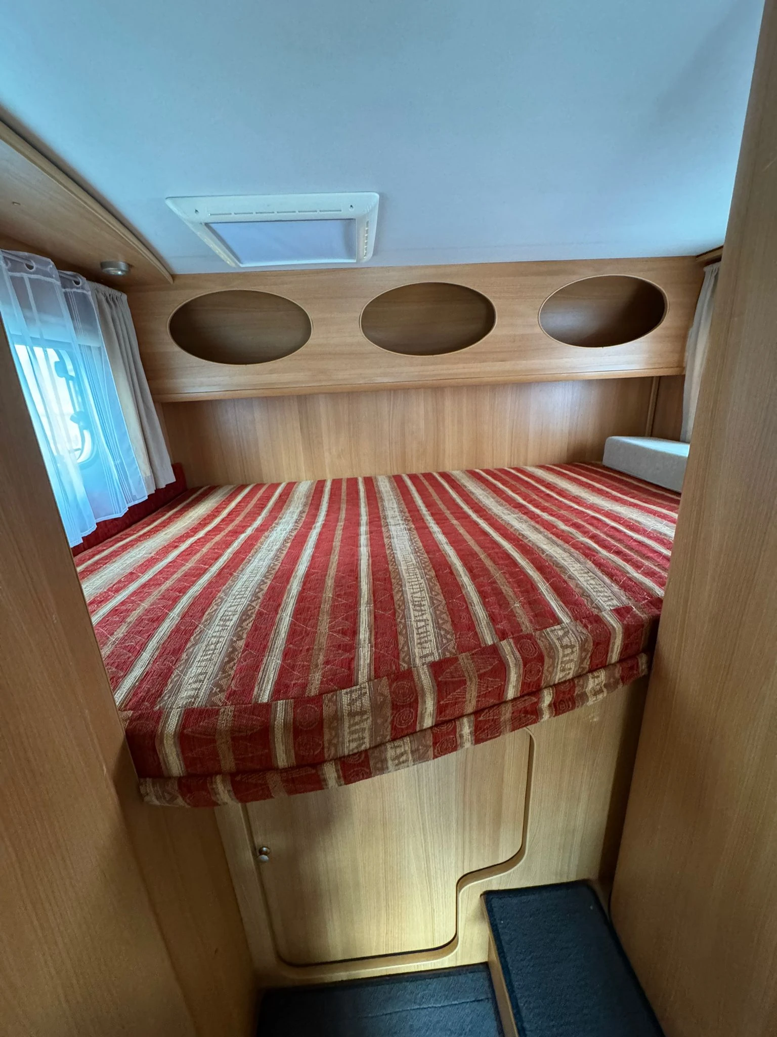 Кемпер Ford Tranzit 2.2tdi, снимка 11 - Каравани и кемпери - 36692017