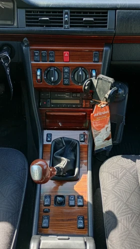 Mercedes-Benz E 250 S 124, снимка 12