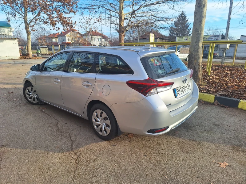 Toyota Auris 1.4  D4D, снимка 4 - Автомобили и джипове - 48413955