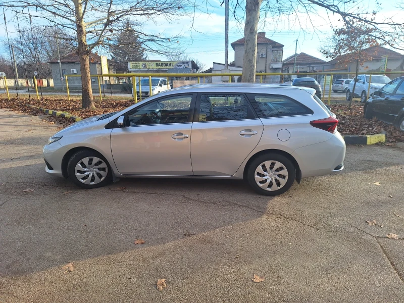 Toyota Auris 1.4  D4D, снимка 5 - Автомобили и джипове - 48413955