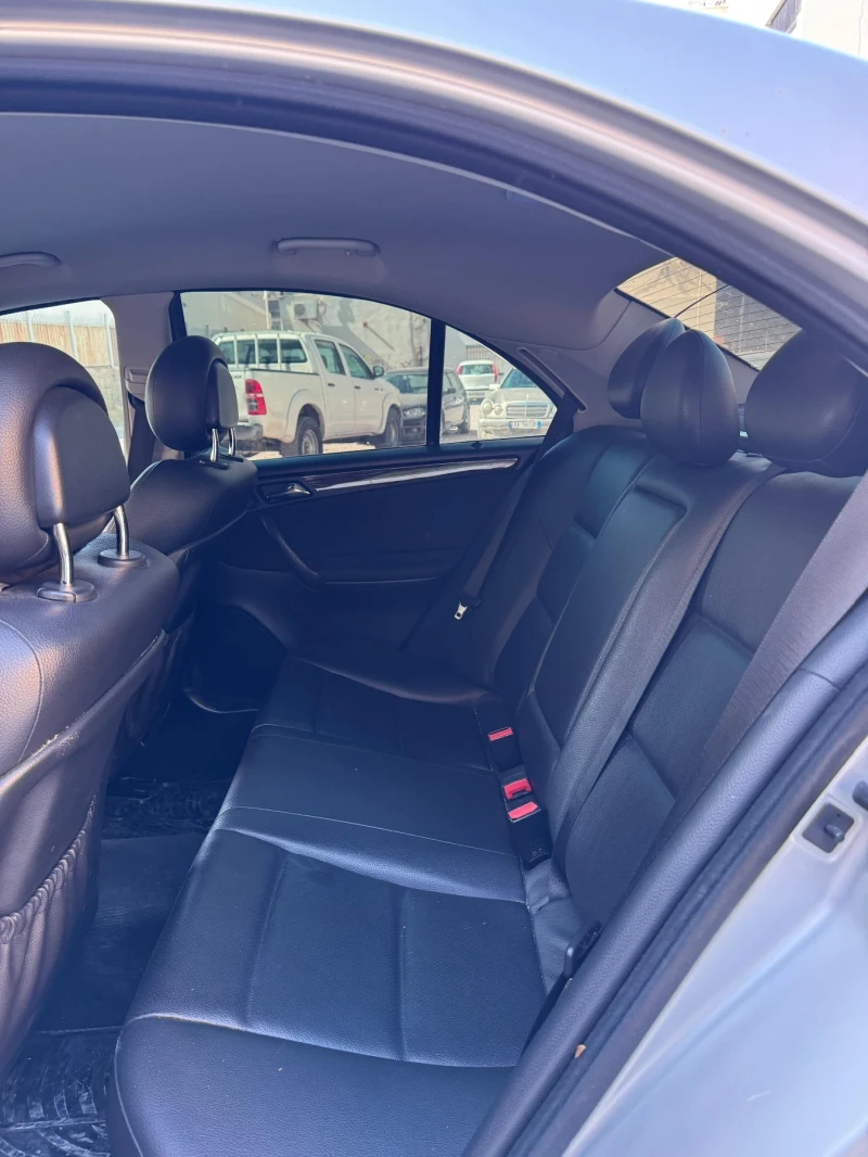 Mercedes-Benz C 220, снимка 7 - Автомобили и джипове - 52643752
