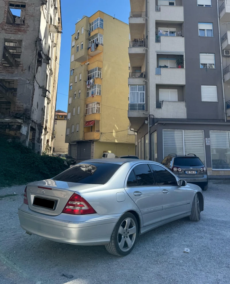 Mercedes-Benz C 220, снимка 4 - Автомобили и джипове - 52643752