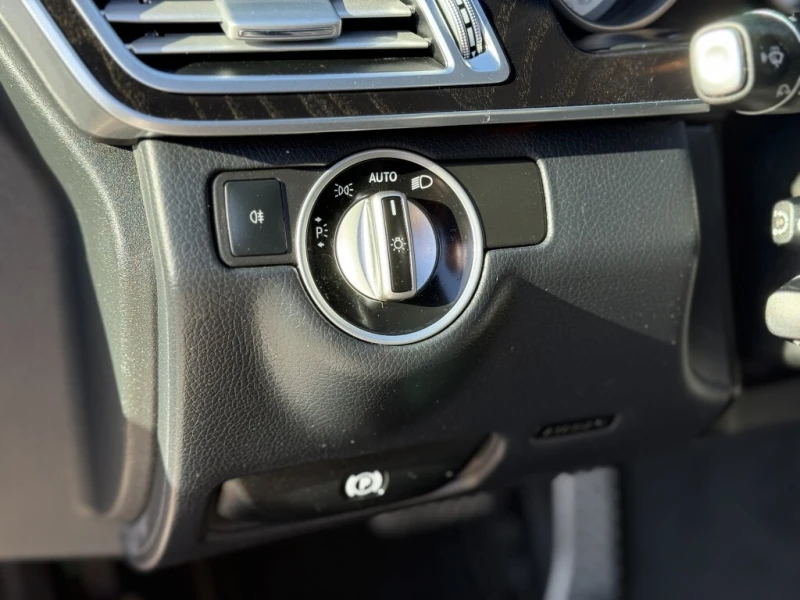 Mercedes-Benz E 400 * 4MATIC * CARFAX * ФИНАНСИРАНЕ, снимка 11 - Автомобили и джипове - 52727385