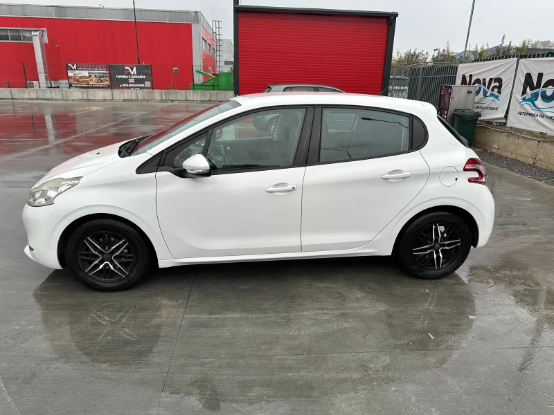 Peugeot 208, снимка 7 - Автомобили и джипове - 52949763