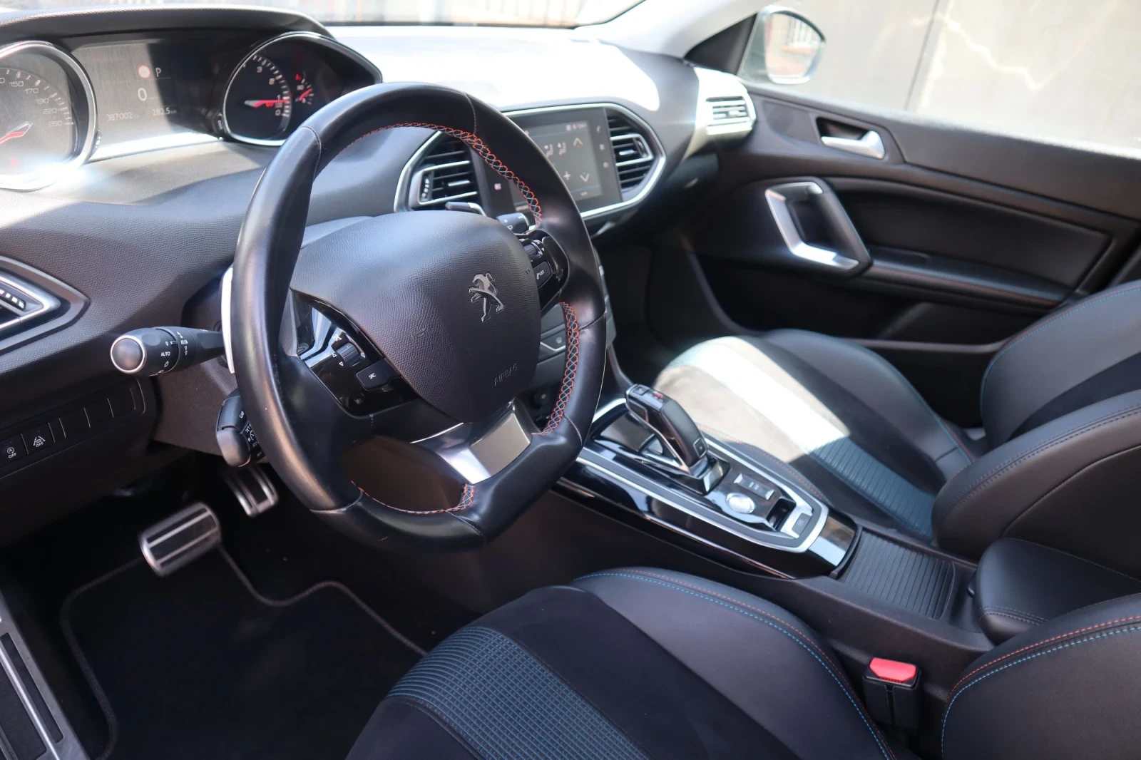 Peugeot 308 1.2 PureTech Edition 130 hp - изображение 8