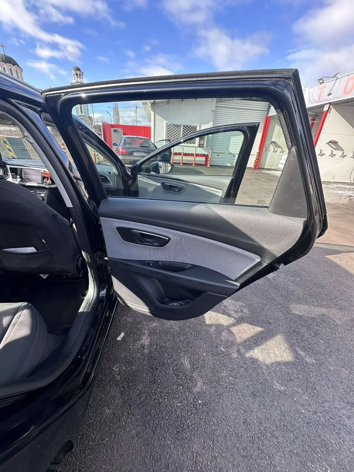 Seat Leon 1.6 TDI 115к.с - изображение 6