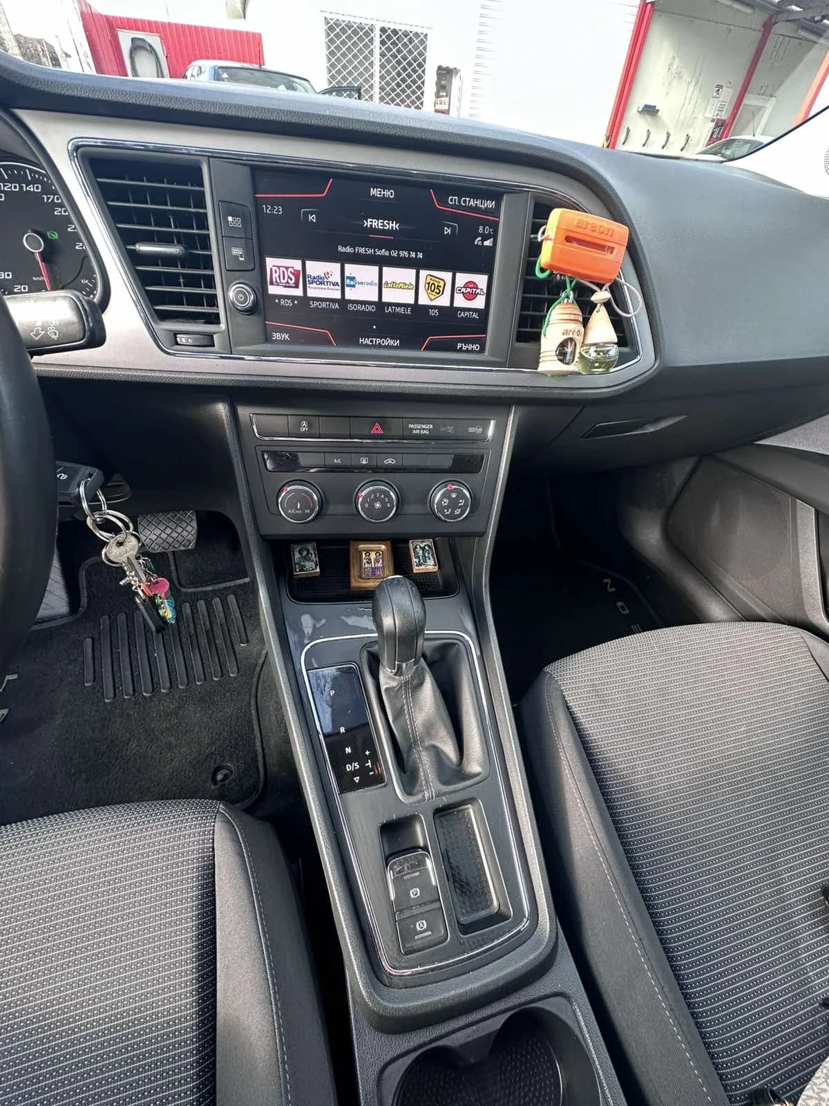 Seat Leon 1.6 TDI 115к.с - изображение 9