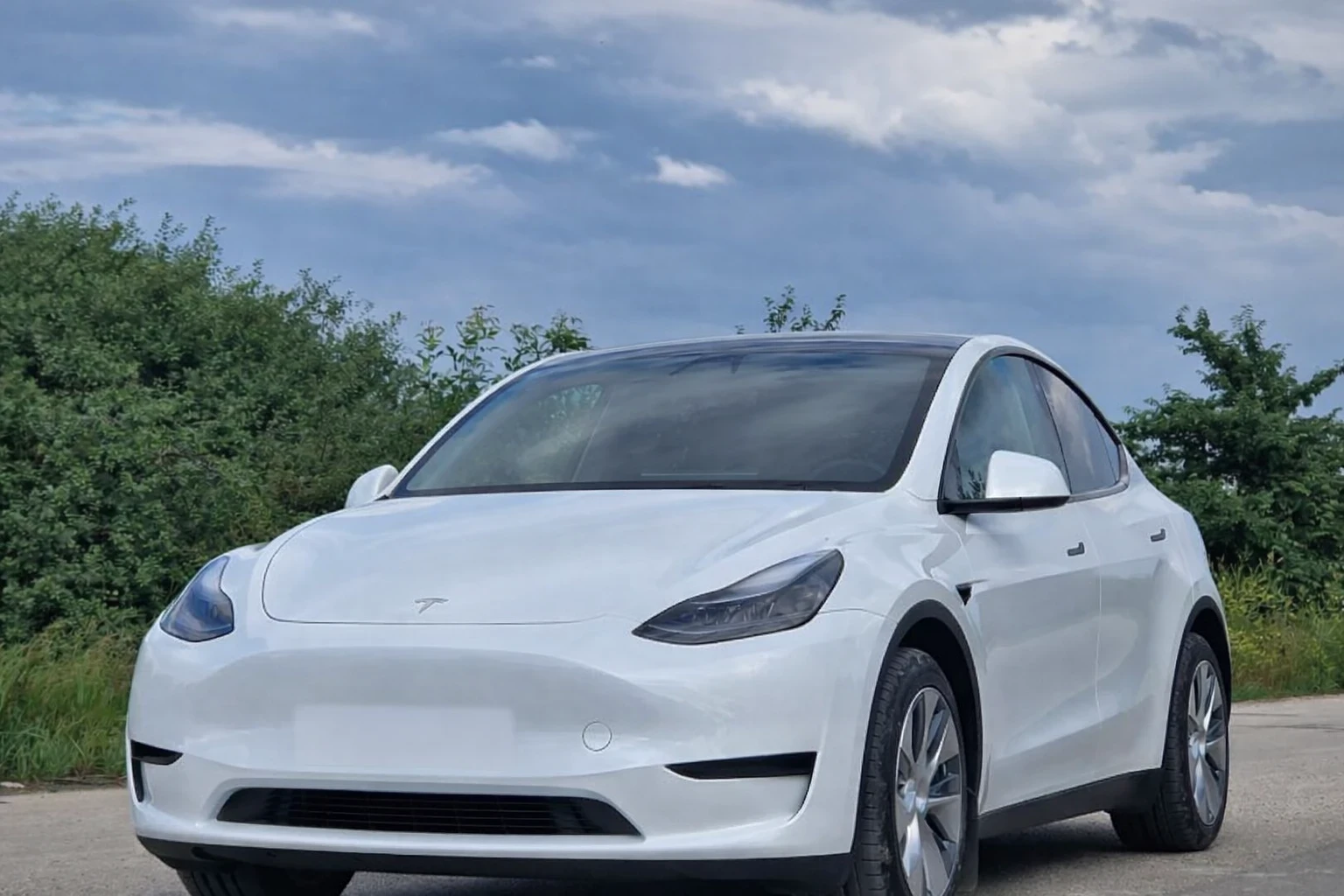Tesla Model Y Standard Range RWD, снимка 2 - Автомобили и джипове - 54218711