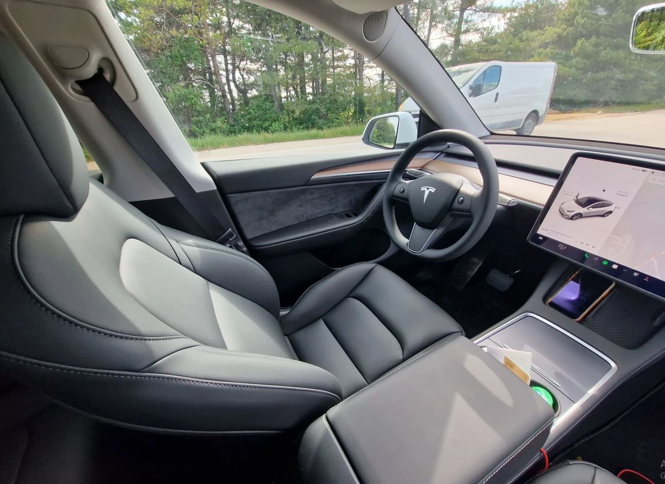 Tesla Model Y Standard Range RWD, снимка 11 - Автомобили и джипове - 54218711